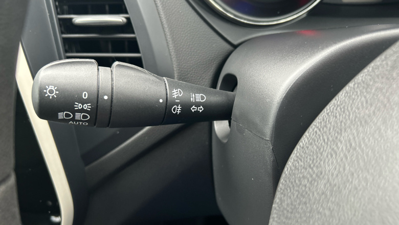 Renault Captur 0.9 TCE 90 Play 5dr Petrol Hatchback